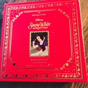 I ❤️ revolution Snow White highlighter